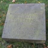 Надгробный камень на могиле Рудольфа Бертольда