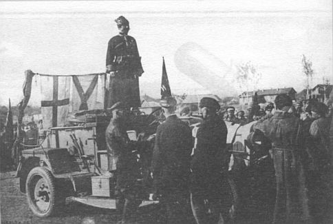 Командарм 1-й Конной Армии С.М.Буденный на митинге в 9-м воздухотряде